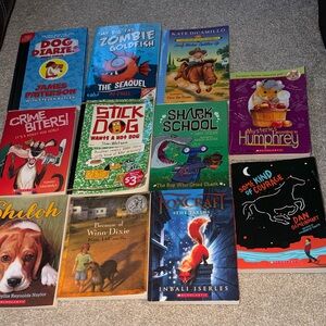 Lot of 11 Kids Books